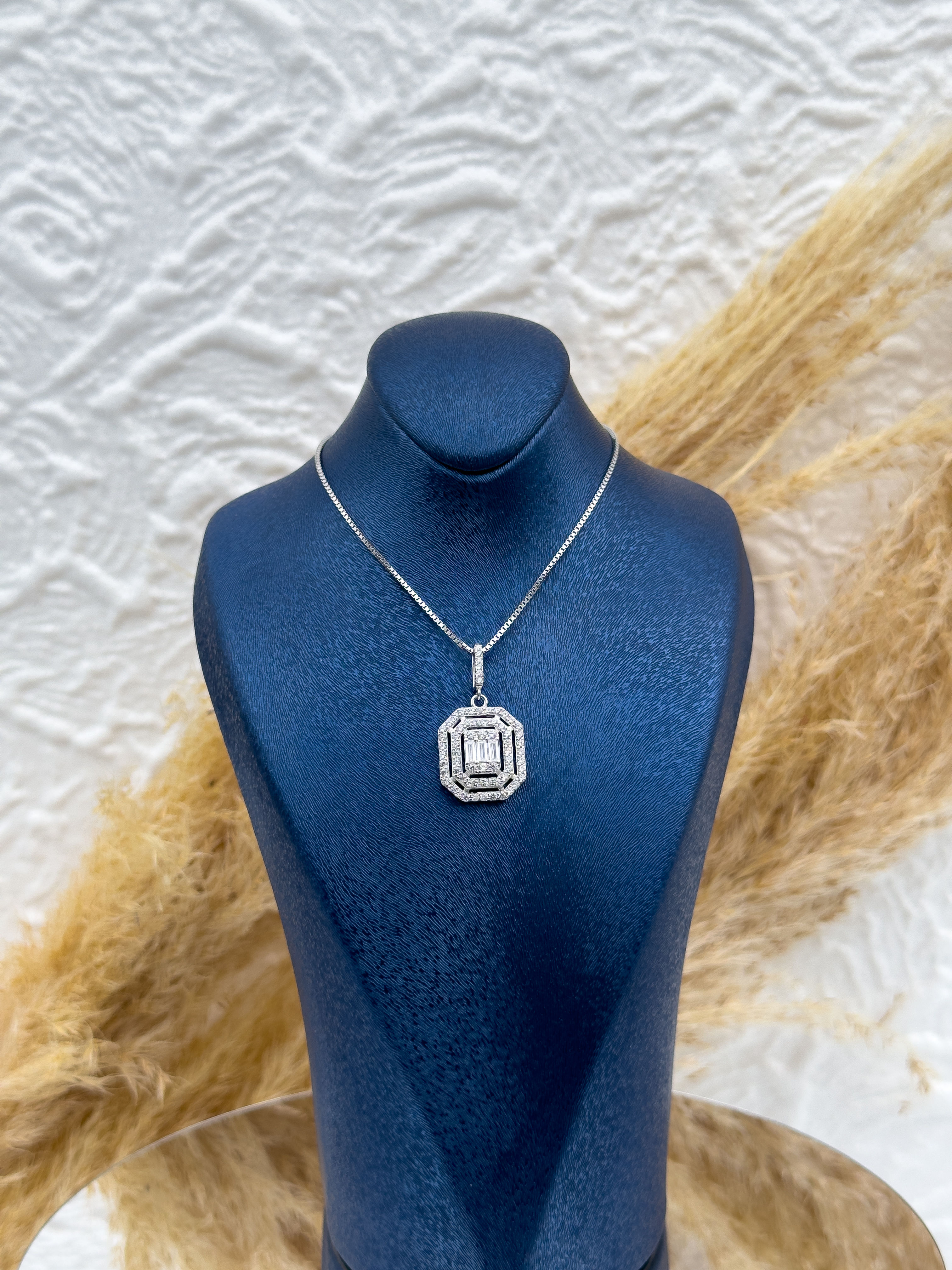 925 Ayar Gümüş İri Boy Baget Taşlı Kadın Kolye – Pırlanta Montür Özel Tasarım